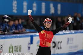 它不仅需要